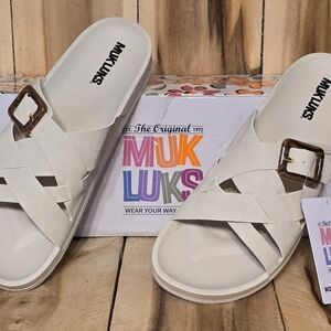 MUK LUKS 9 M Grand Shayna Beige Beach Summer Crisscross Sandal Slides Flip Flop